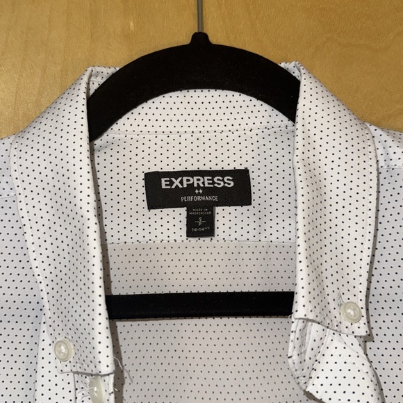 Express Men’s Wrinkle-Resistant Everyday Performance Dress Shirt - Picture 2 of 5